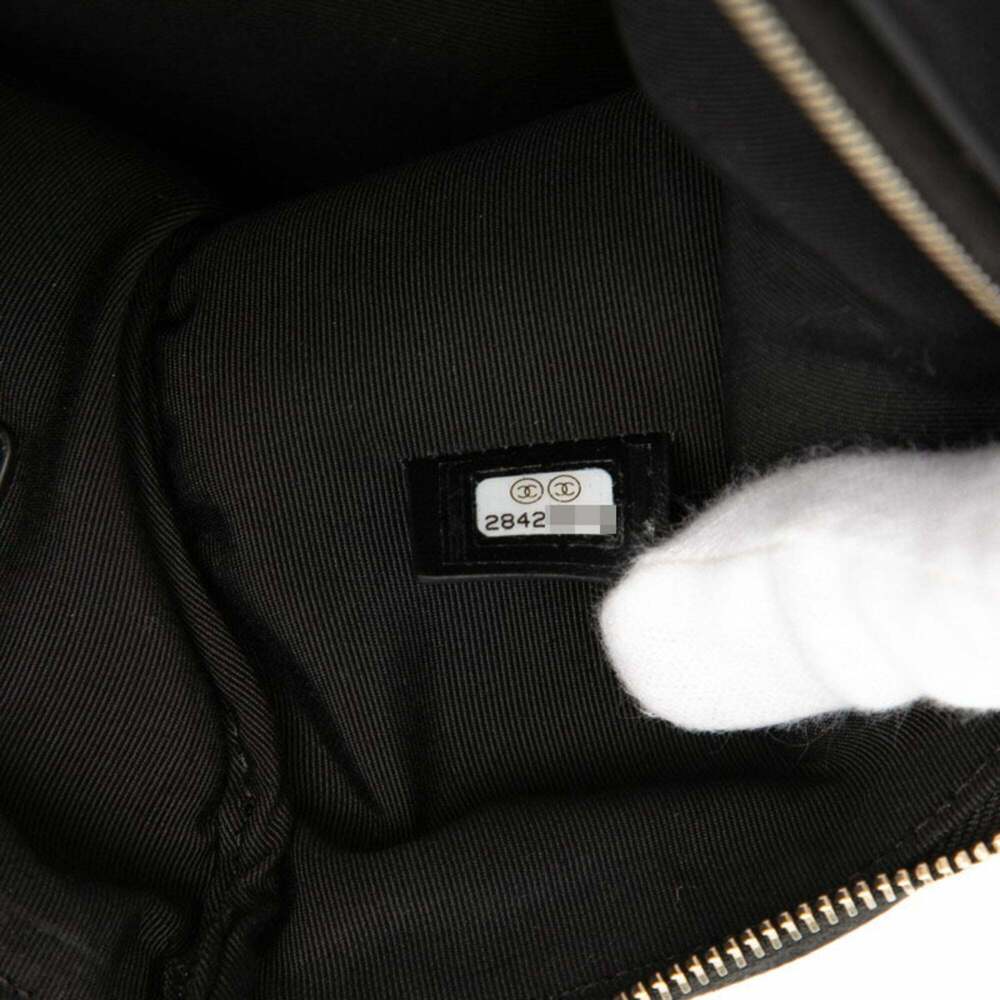 CHANEL Black Caviar Leather Logo Clutch Bag - Picture 6 of 7